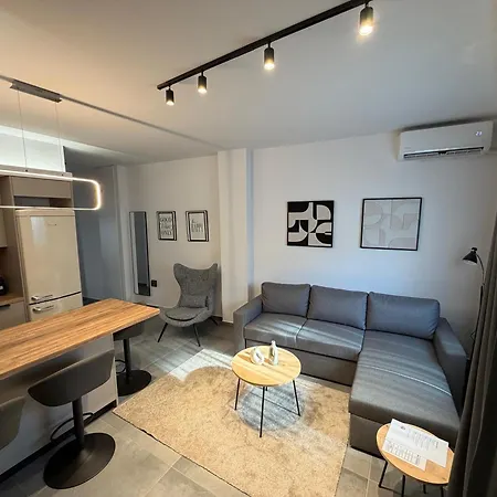 Апартаменты Thita Center *